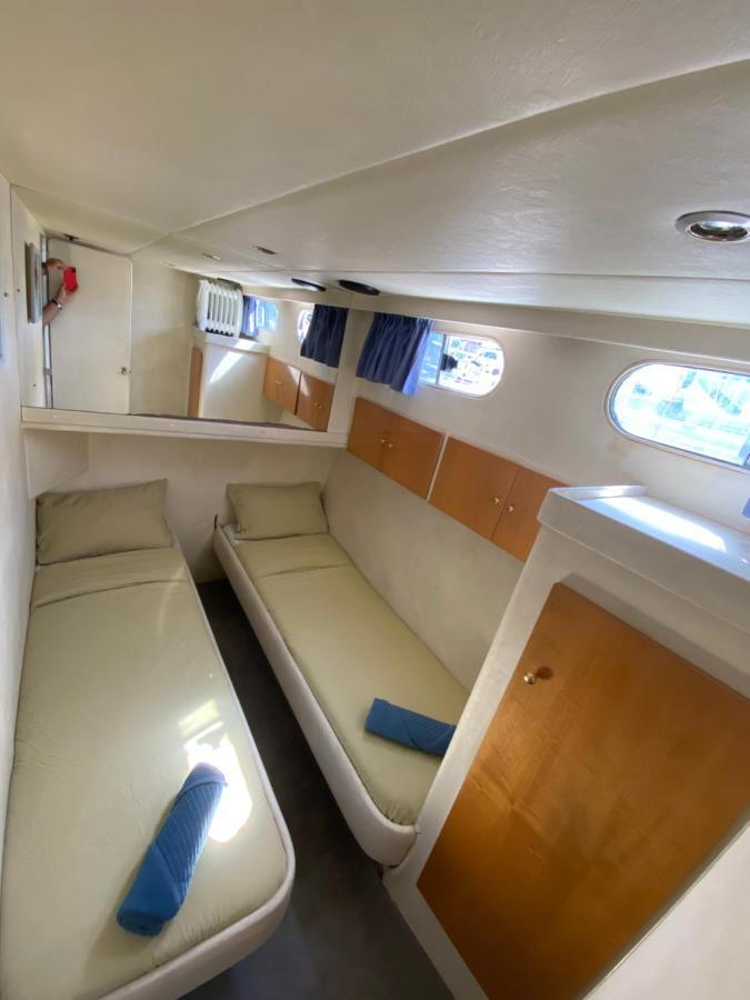 Отель - Divali - Duerme En Un Confortable Yate En Barcelona Сан-Адриан-де-Бесос Экстерьер фото